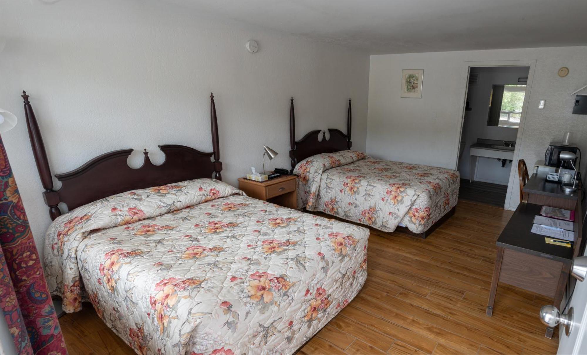 Bonanza Gold Motel Dawson City Bagian luar foto