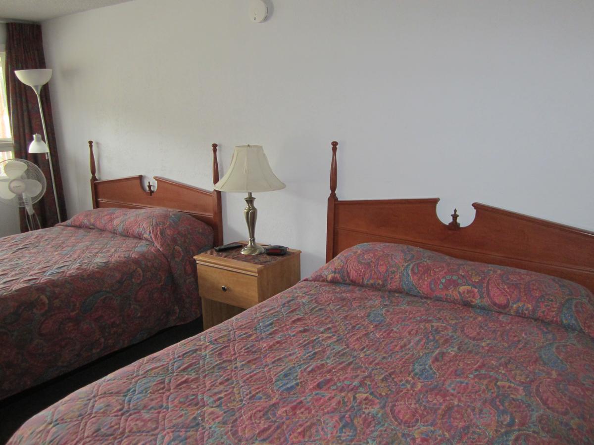 Bonanza Gold Motel Dawson City Bagian luar foto